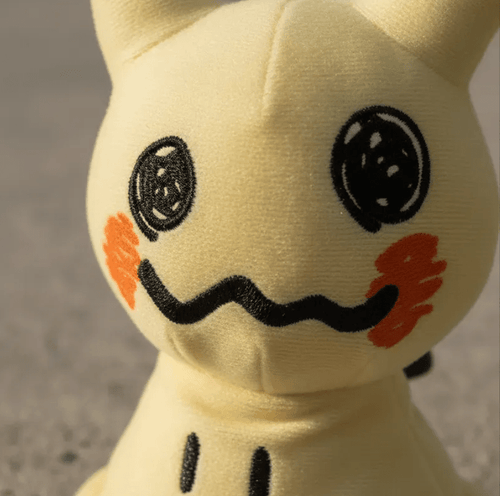 Peluche Pokemon Mimikyu 25cm - amplitudmodulada
