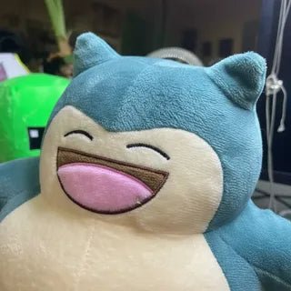 Peluche Snorlax sonriente 28 cms - amplitudmodulada