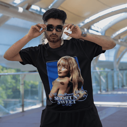 Polera Sabrina Carpenter Short n Sweet - amplitudmodulada